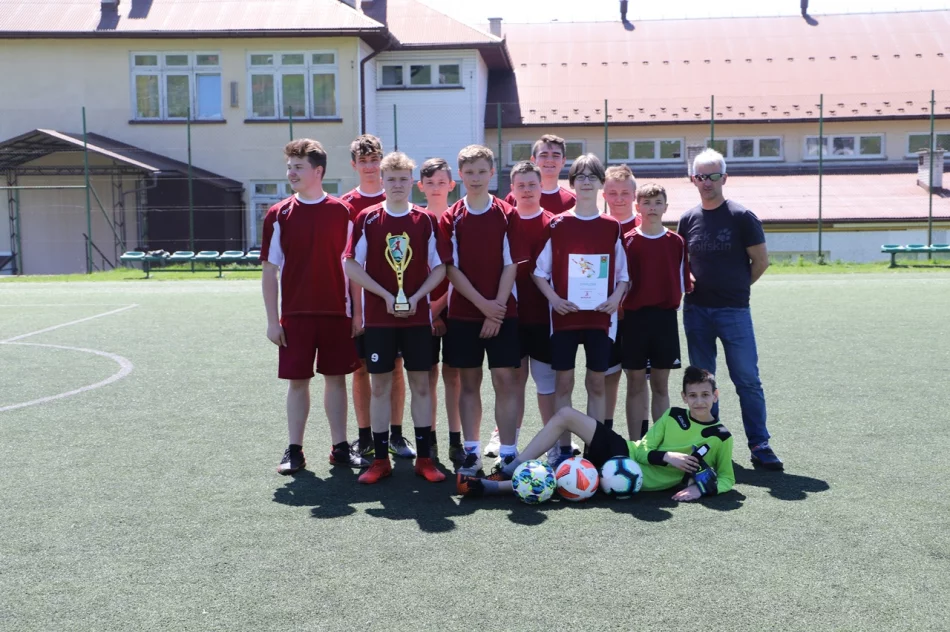 Chłopcy z Pasierbca Mistrzami Gminy Limanowa w Piłce Nożnej Młodzieży - zdjęcie 14