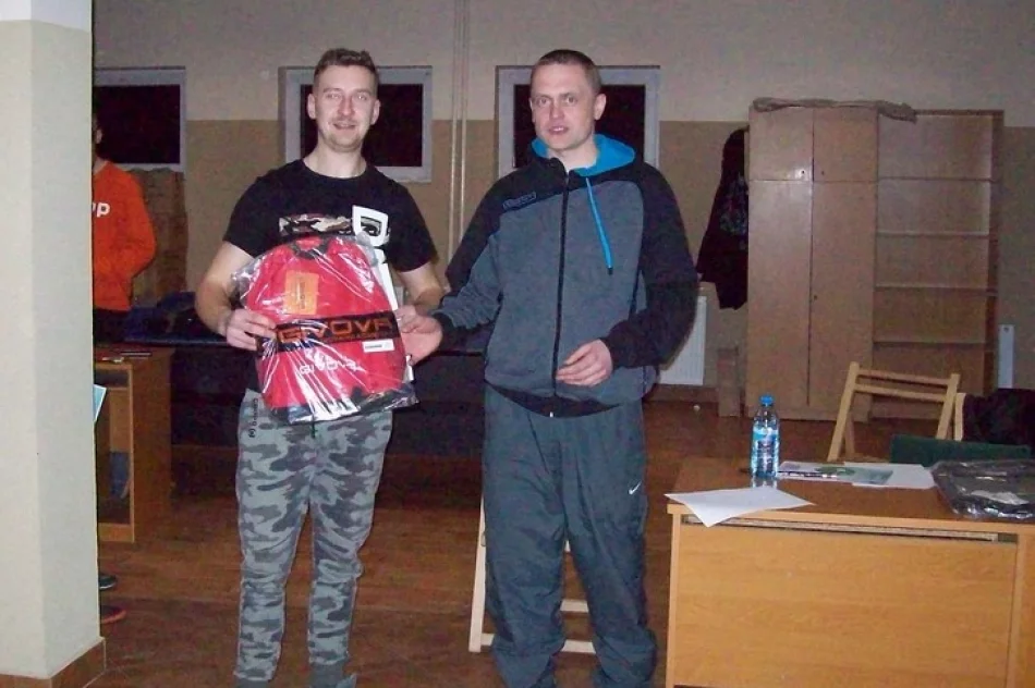 Turniej 'o lodową piłeczkę' na zakończenie ferii zimowych w świetlicy w Pisarzowej! - zdjęcie 2