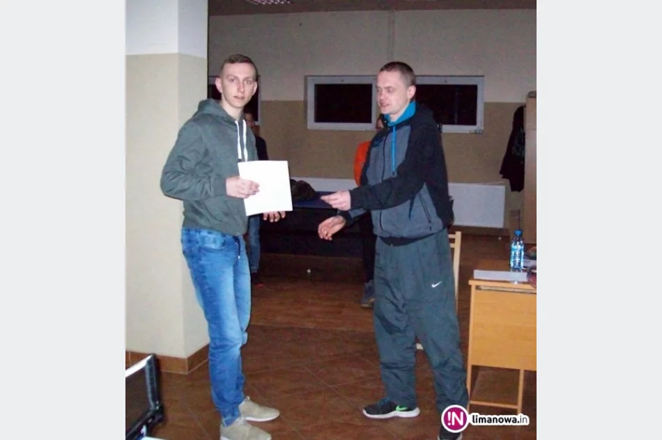 Turniej 'o lodową piłeczkę' na zakończenie ferii zimowych w świetlicy w Pisarzowej! - zdjęcie 3