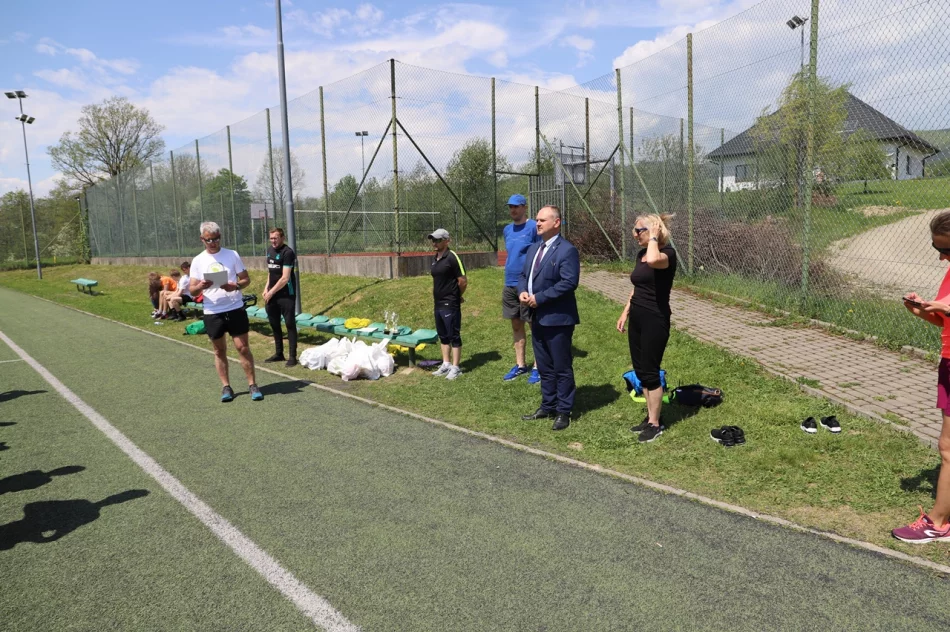 Chłopcy z Młynnego Mistrzami Gminy Limanowa w Piłce Nożnej Dzieci - zdjęcie 4