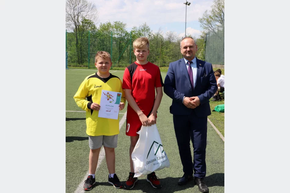 Chłopcy z Młynnego Mistrzami Gminy Limanowa w Piłce Nożnej Dzieci - zdjęcie 12