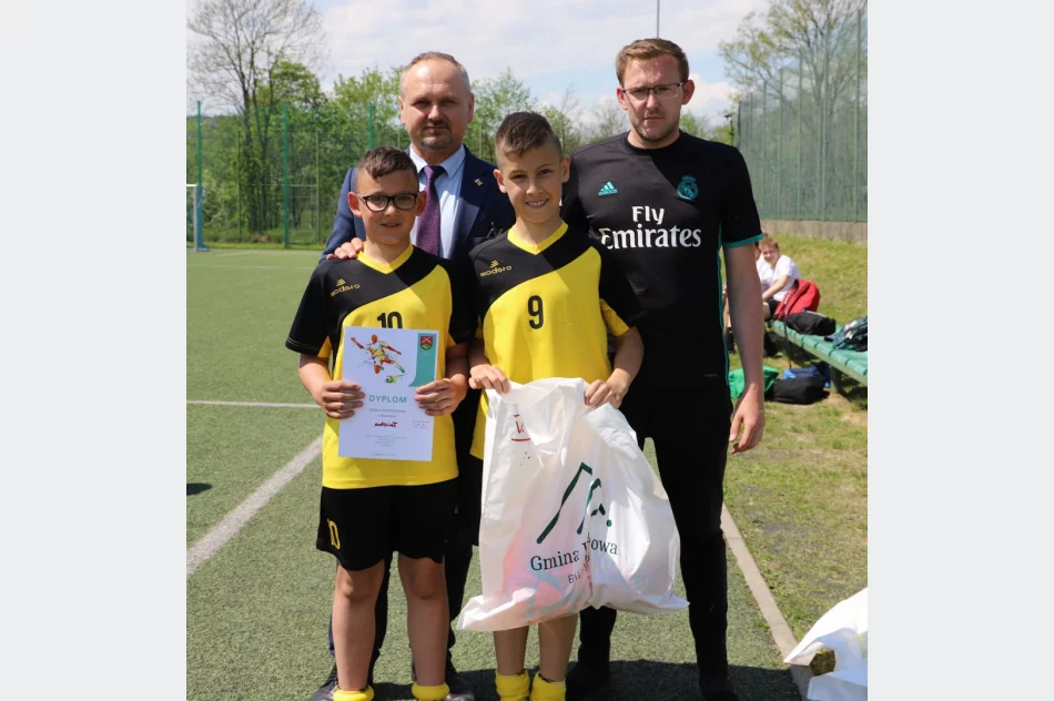 Chłopcy z Młynnego Mistrzami Gminy Limanowa w Piłce Nożnej Dzieci - zdjęcie 16