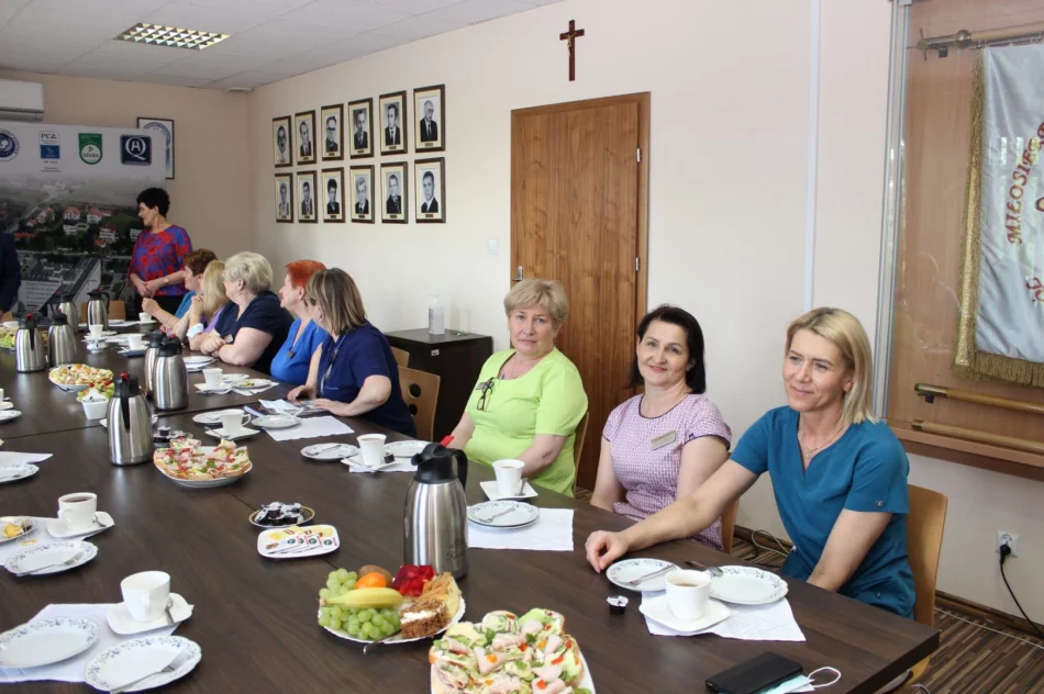 Kwiaty i życzenia dla pielęgniarek i położnych - zdjęcie 2