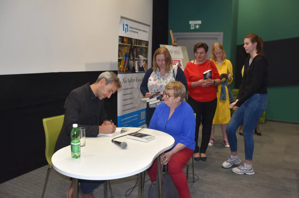 Atmosfera kryminału na spotkaniu z Jędrzejem Pasierskim - zdjęcie 3