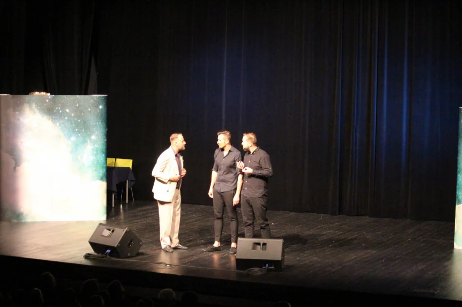 Popularni kabareciarze zabrali limanowian na "polską misję kosmiczną" - zdjęcie 3