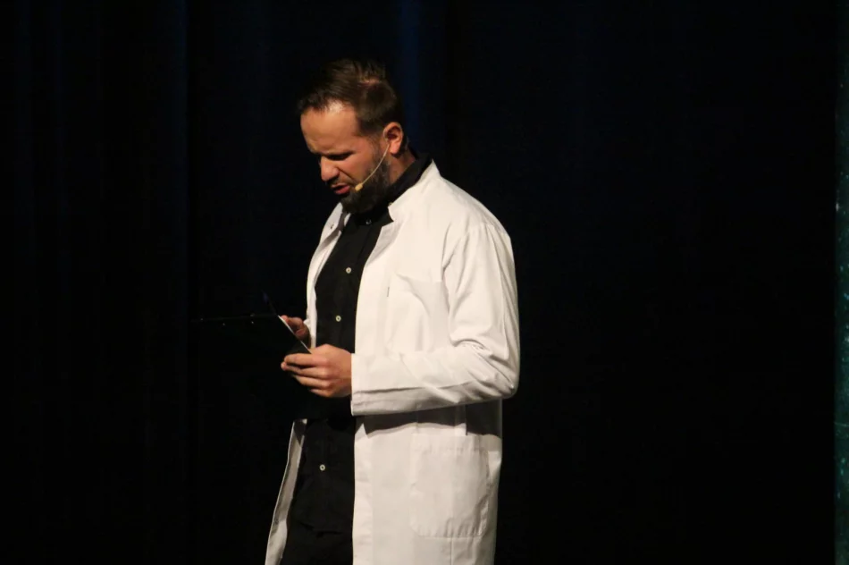 Popularni kabareciarze zabrali limanowian na "polską misję kosmiczną" - zdjęcie 8