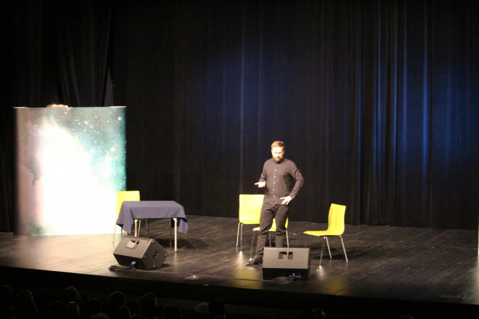 Popularni kabareciarze zabrali limanowian na "polską misję kosmiczną" - zdjęcie 13