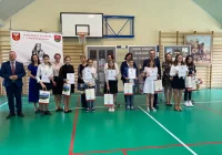 Zaprojektowali znaczki z bohaterem narodowym - zdjęcie główne