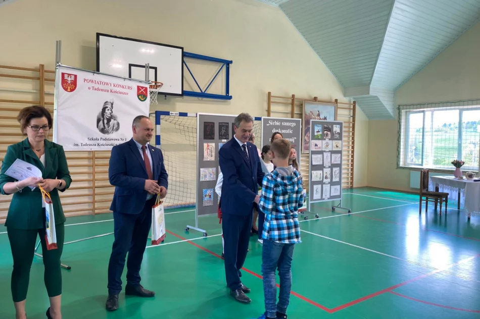 Zaprojektowali znaczki z bohaterem narodowym - zdjęcie 2