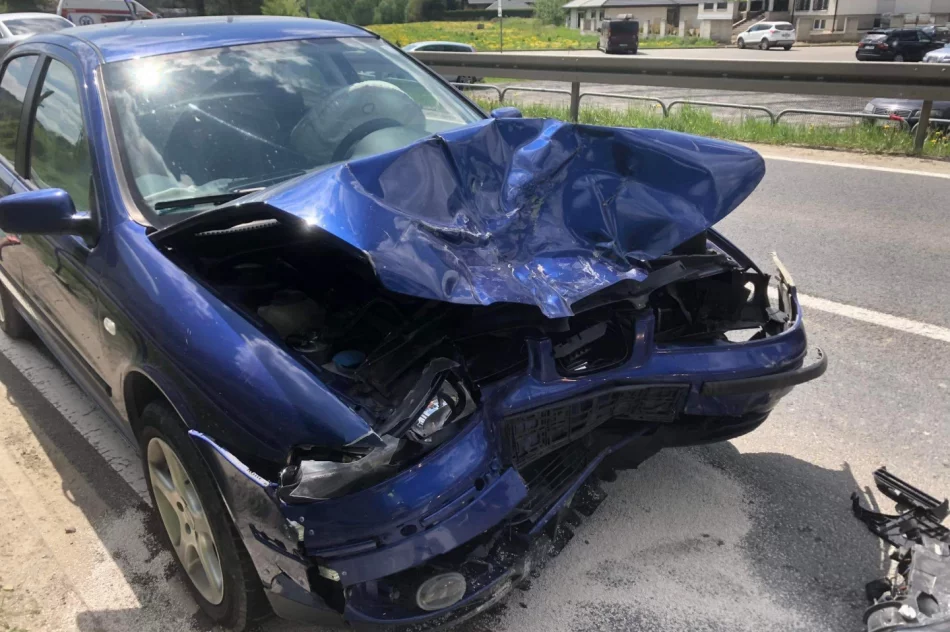 Groźnie wyglądające zderzenie pojazdów - zdjęcie 2