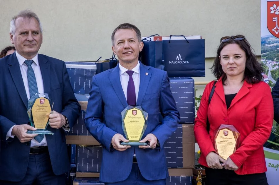  Zebrane książki trafiły dla mieszkańców Jodłownika - zdjęcie 2