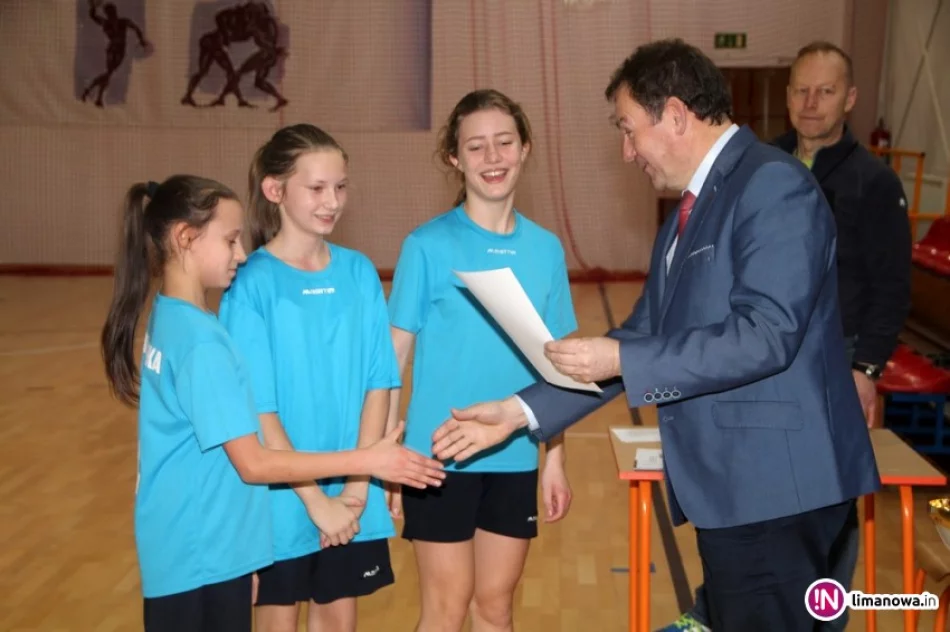 Dziewczęta z Mordarki mistrzyniami gminy w mini koszykówce! - zdjęcie 2