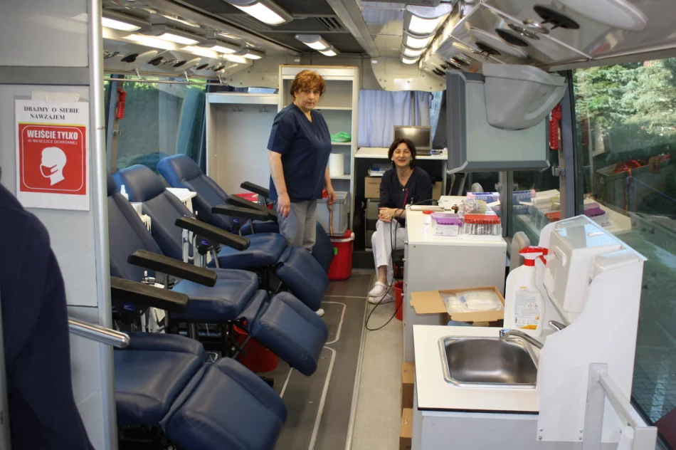 Mundurowi oddawali krew w autobusie - zdjęcie 2