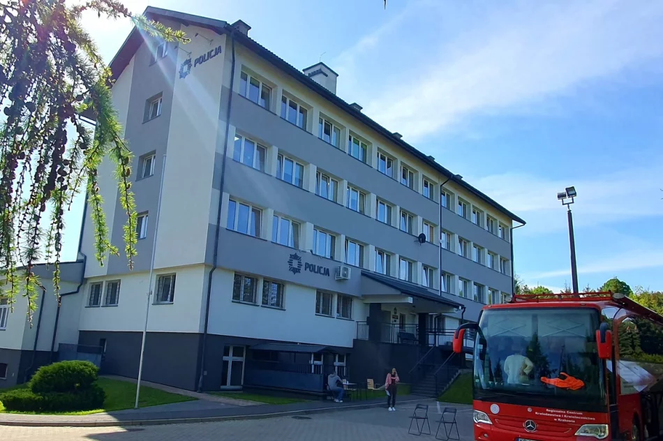 Mundurowi oddawali krew w autobusie - zdjęcie 3