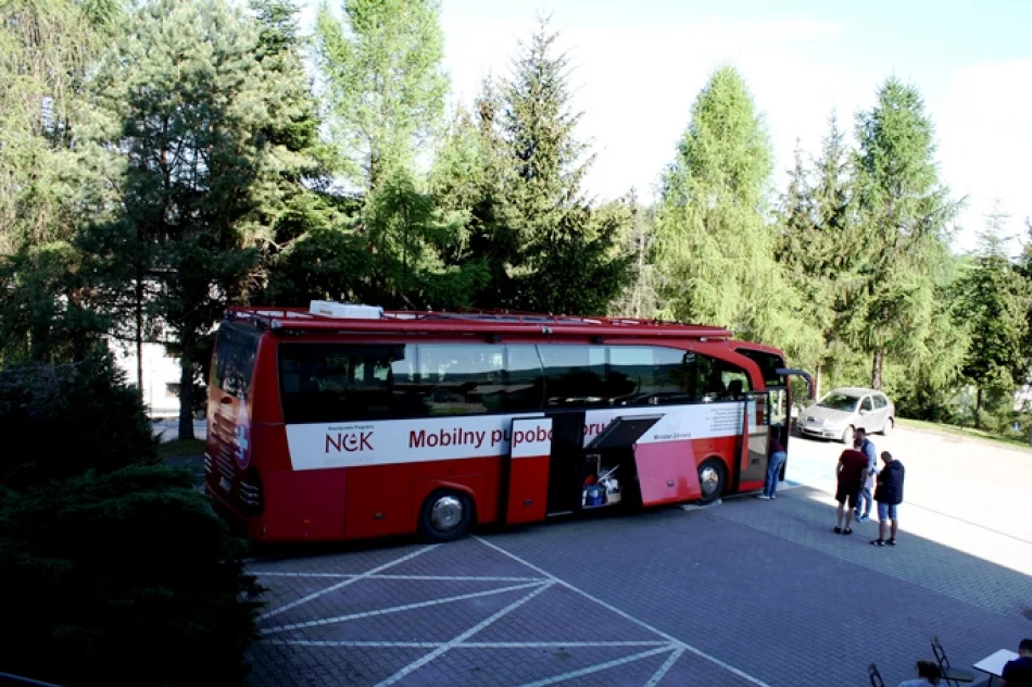 Mundurowi oddawali krew w autobusie - zdjęcie 4