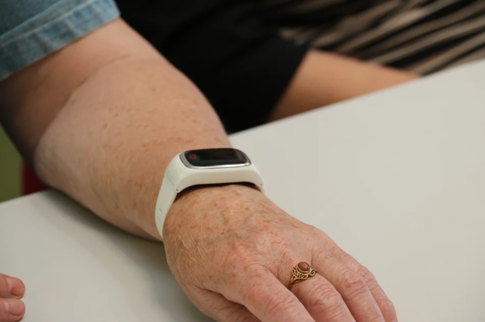 „Opaski bezpieczeństwa” trafiły do 100 seniorów z miasta Limanowa - zdjęcie 15