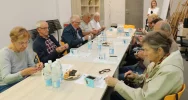 Setka seniorów otrzymała "opaski bezpieczeństwa" - zdjęcie 3