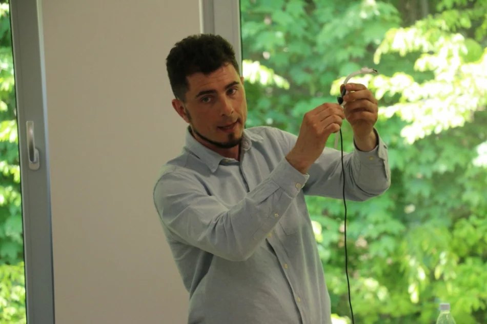 Setka seniorów otrzymała "opaski bezpieczeństwa" - zdjęcie 6