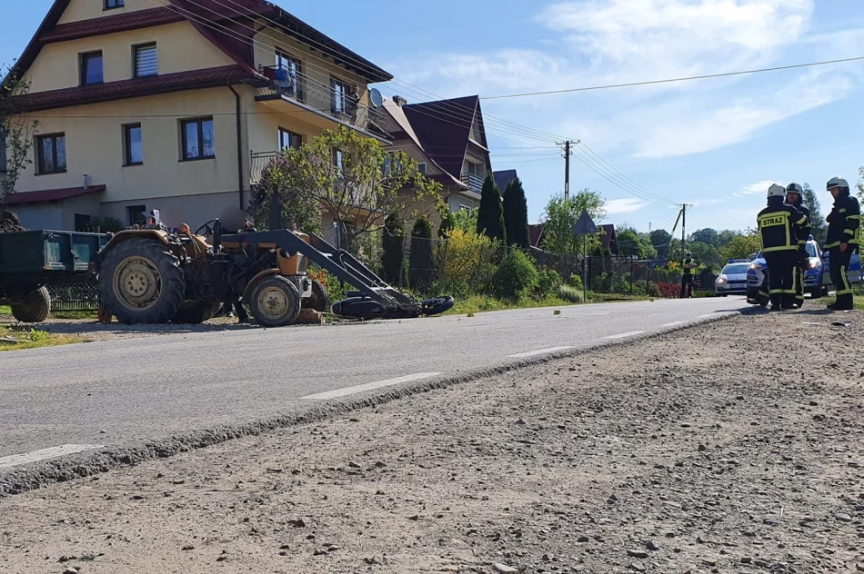 Motocykl zderzył się z ciągnikiem, 19-latek w szpitalu - zdjęcie 3