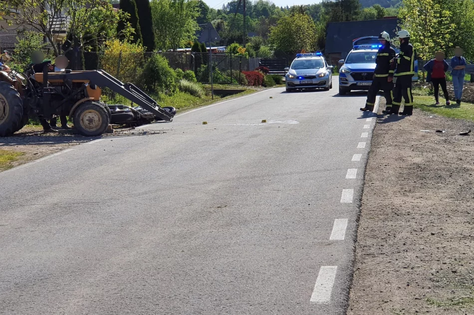 Motocykl zderzył się z ciągnikiem, 19-latek w szpitalu - zdjęcie 4