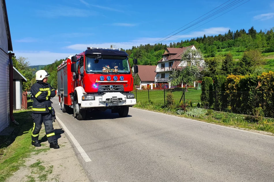 Motocykl zderzył się z ciągnikiem, 19-latek w szpitalu - zdjęcie 5
