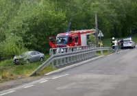 Samochód wjechał do koryta potoku - zdjęcie główne