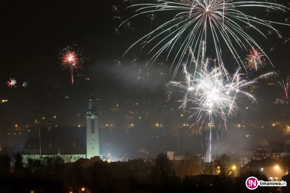 SYLWESTROWY POKAZ SZTUCZNYCH OGNI Z MIEJSKIEJ GÓRY - zdjęcie 2