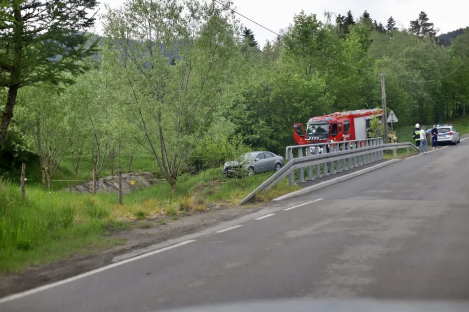 Samochód wjechał do koryta potoku - zdjęcie 3