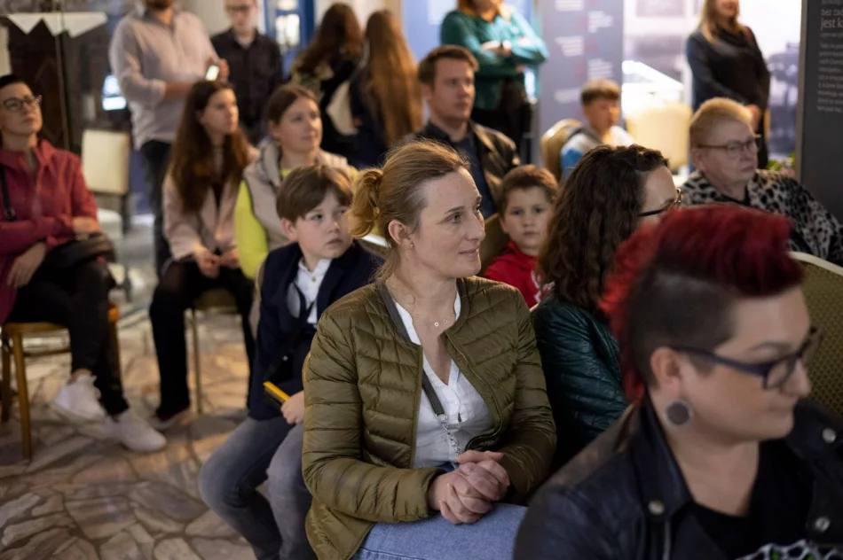 Wyjątkowa oprawa nocnego wernisażu - zdjęcie 2