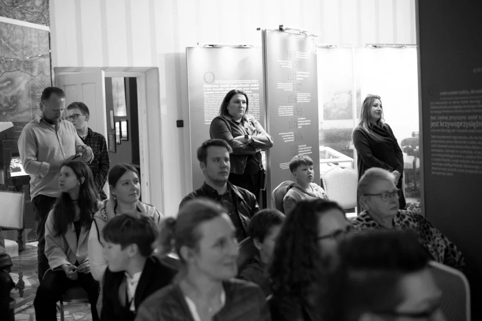 Wyjątkowa oprawa nocnego wernisażu - zdjęcie 3