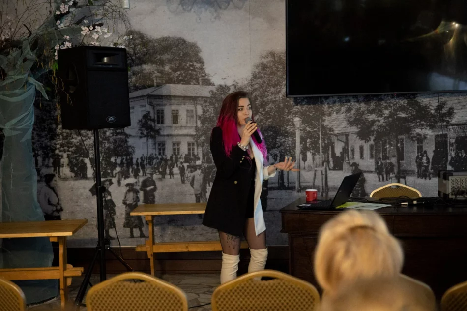 Wyjątkowa oprawa nocnego wernisażu - zdjęcie 4