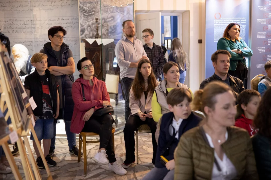 Wyjątkowa oprawa nocnego wernisażu - zdjęcie 5