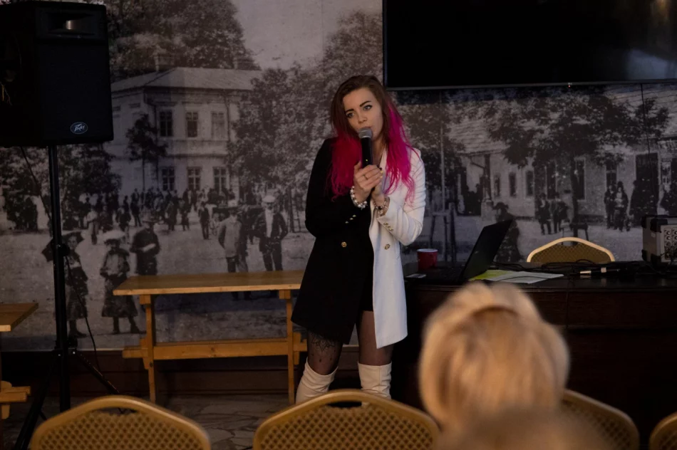 Wyjątkowa oprawa nocnego wernisażu - zdjęcie 6