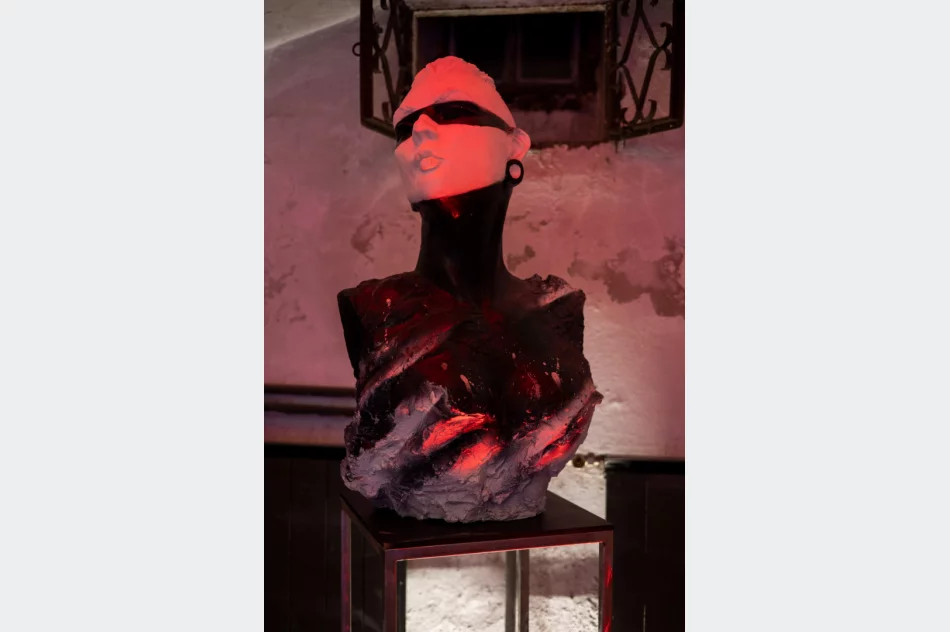 Wyjątkowa oprawa nocnego wernisażu - zdjęcie 12