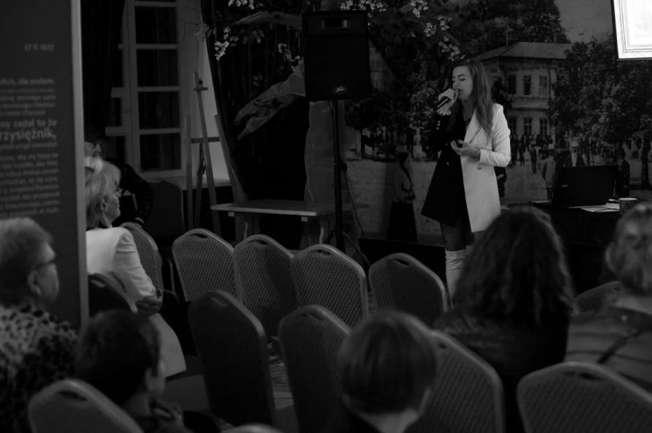 Wyjątkowa oprawa nocnego wernisażu - zdjęcie 9