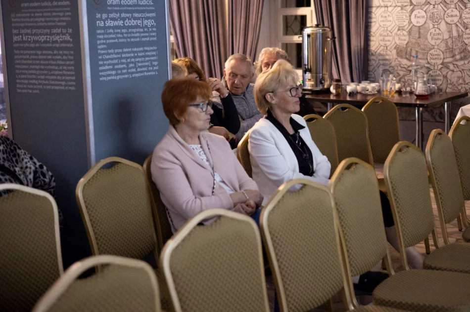 Wyjątkowa oprawa nocnego wernisażu - zdjęcie 8