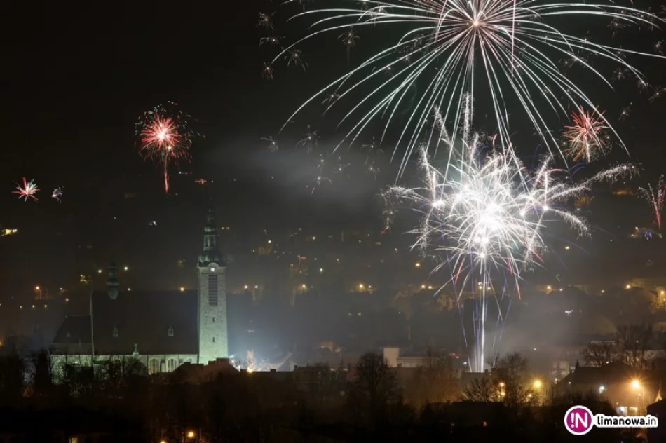 Sylwestrowy pokaz sztucznych ogni z Miejskiej Góry - zdjęcie 3