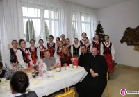 Wigilijne spotkanie seniorów w Szkole Podstawowej nr 1 w Męcinie - zdjęcie główne