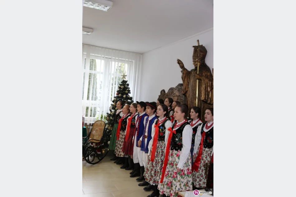 Wigilijne spotkanie seniorów w Szkole Podstawowej nr 1 w Męcinie - zdjęcie 3