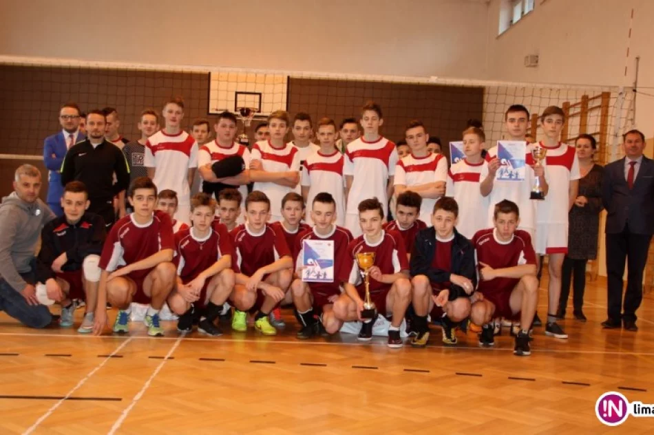 Pisarzowa bezkonkurencyjna w piłce siatkowej! - zdjęcie 2