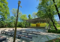 Zdewastowana muszla ma zostać odnowiona. Monitoring nagrał sprawców - zdjęcie główne