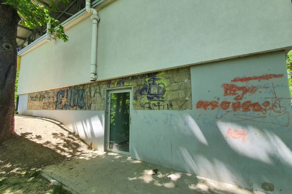 Zdewastowana muszla ma zostać odnowiona. Monitoring nagrał sprawców - zdjęcie 5