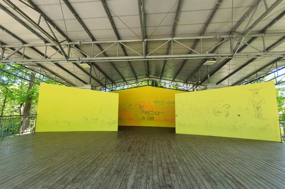 Zdewastowana muszla ma zostać odnowiona. Monitoring nagrał sprawców - zdjęcie 6