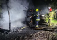 W nocy spłonął domek letniskowy - zdjęcie główne