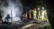 W nocy spłonął domek letniskowy - zdjęcie 2