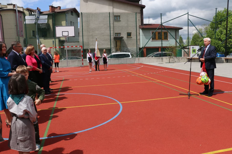 Święto szkoły połączone z uroczystym otwarciem nowego boiska przy ZSP nr 1 - zdjęcie 4