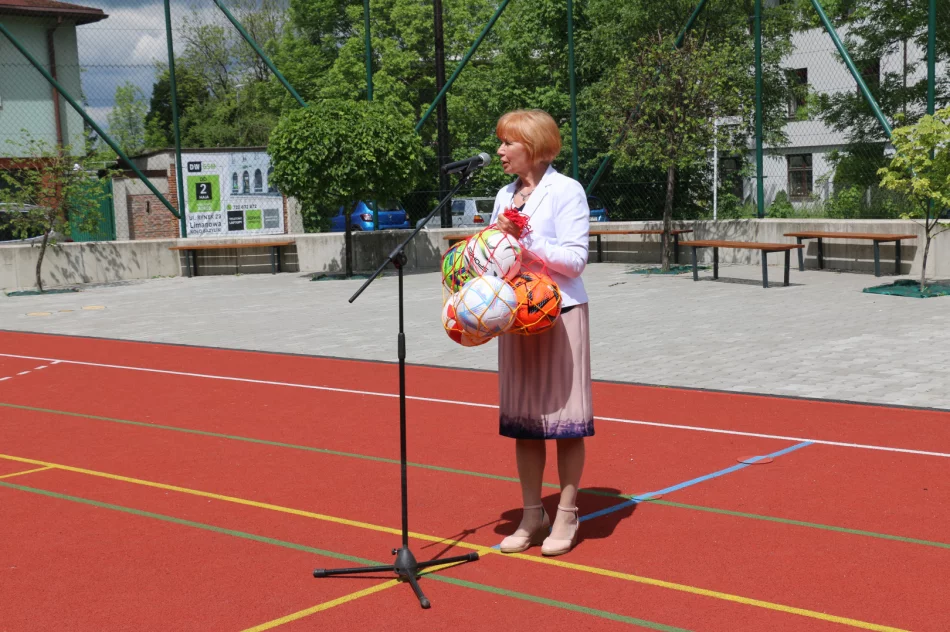 Święto szkoły połączone z uroczystym otwarciem nowego boiska przy ZSP nr 1 - zdjęcie 5