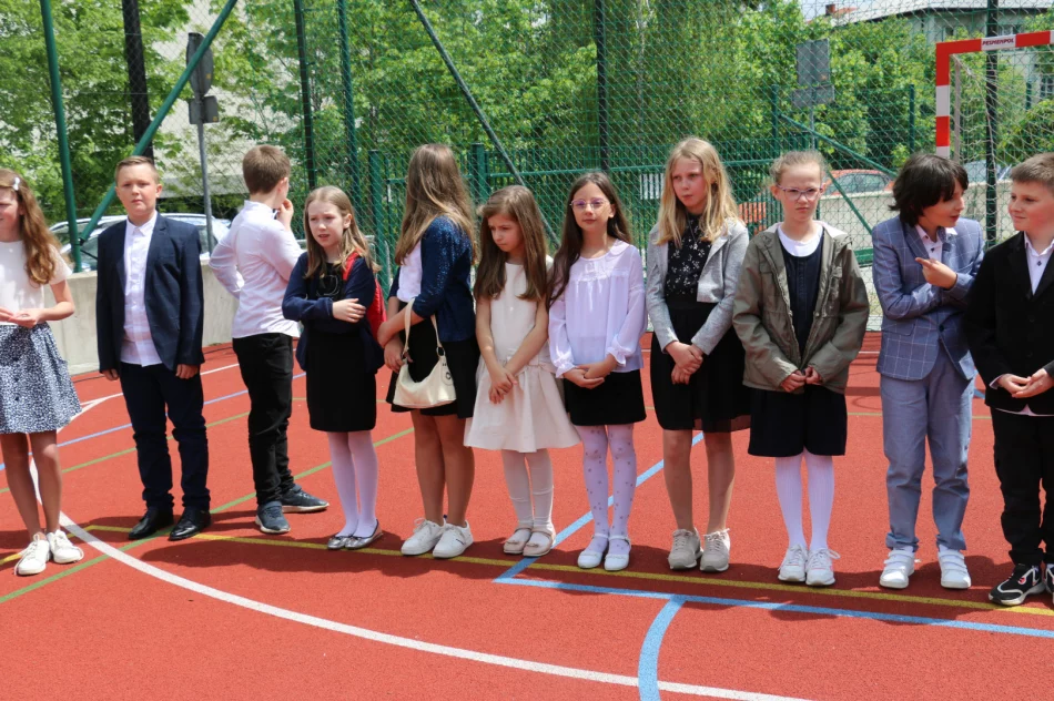 Święto szkoły połączone z uroczystym otwarciem nowego boiska przy ZSP nr 1 - zdjęcie 8