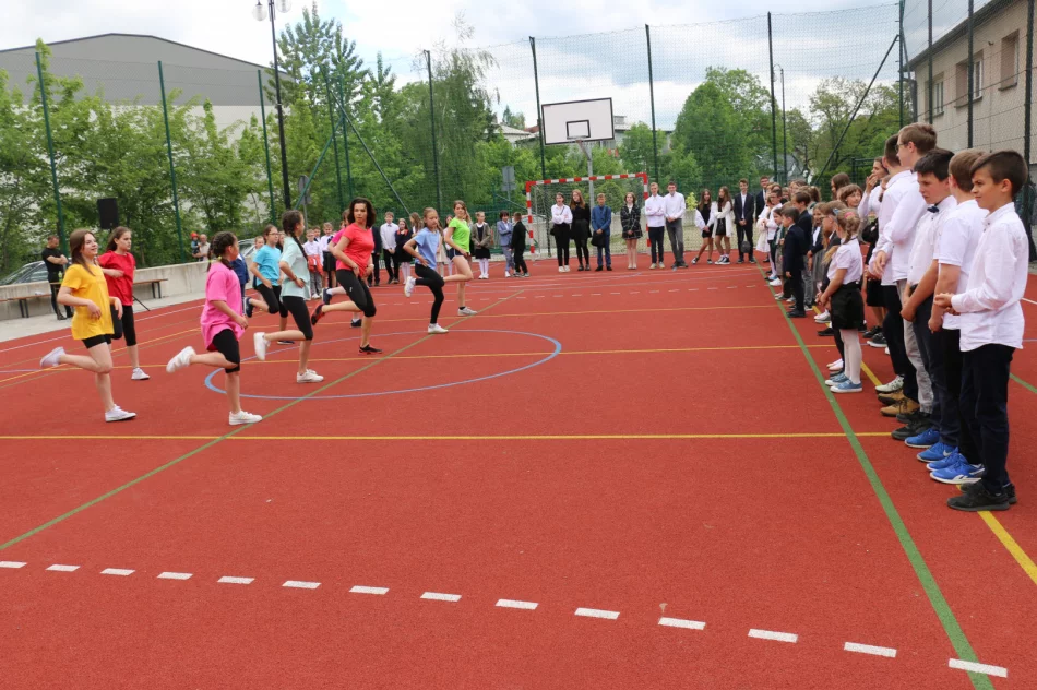 Święto szkoły połączone z uroczystym otwarciem nowego boiska przy ZSP nr 1 - zdjęcie 18