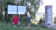 Partyzanci i tragiczna historia "Lotte" - tablica obok obelisku - zdjęcie 2